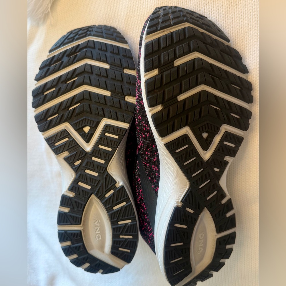 Brooks Women's Black and Hot Pink Running Shoes Size 9M - Picture 6 of 6